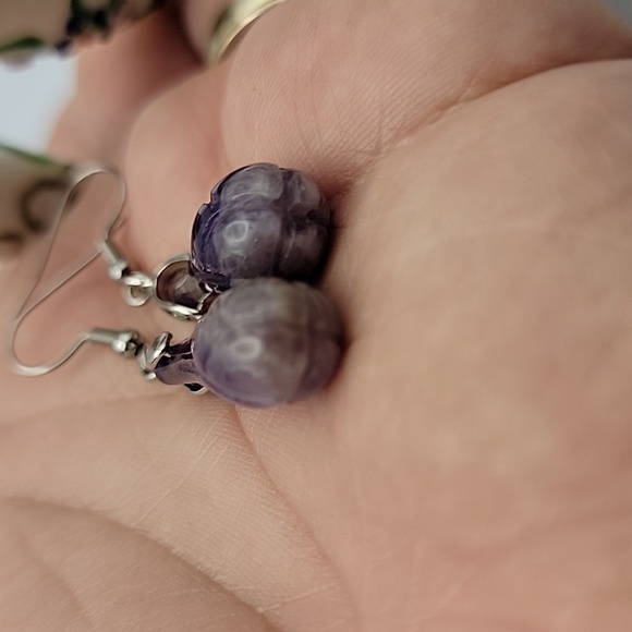 1 Pair Amethyst Natural Gemstone Bud Flower Carved Bead Gold Tone Earrings NEW - Picture 4 of 6